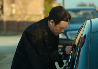 高啟強為什么解領帶擦玻璃 如何看待高啟強的這個行為