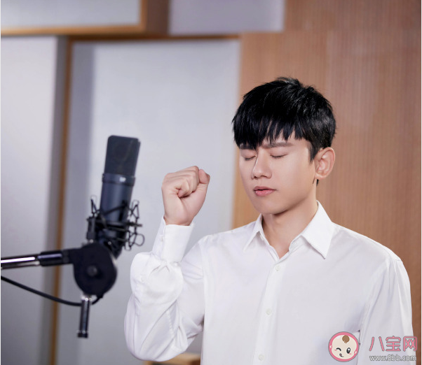 張杰新歌《萬人之間》歌詞是什么 《萬人之間》完整版歌詞在線試聽 張杰新歌《萬人之間》歌詞是什么 《萬人之間》完整版歌詞在線試聽