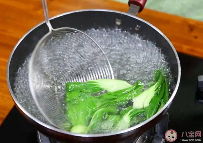 哪些食材烹飪前必須焯水 煮豬肚先放鹽還是后放鹽