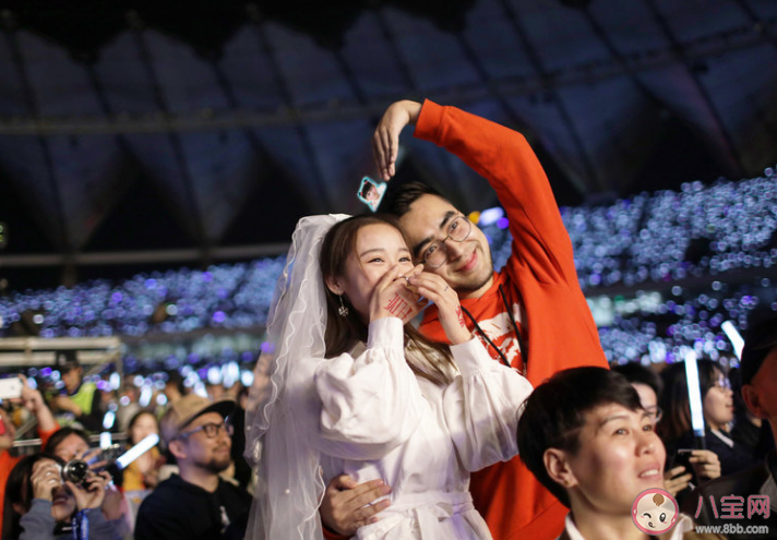 演唱會(huì)現(xiàn)場(chǎng)能不能求婚 演唱會(huì)帶火了哪些產(chǎn)業(yè)