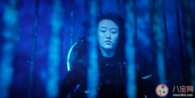 《消失的她》李木子最后為什么摘掉了護(hù)目鏡氧氣罩 為什么在海里李木子會(huì)進(jìn)鐵籠子