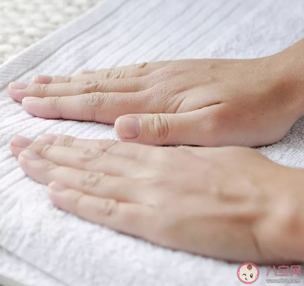 陰干的衣服為什么那么臭 陰干衣物的臭味怎么去除 陰干的衣服為什么那么臭 陰干衣物的臭味怎么去除