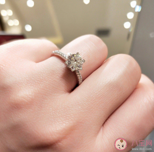 當下年輕人結婚不再追求鉆戒 為什么鉆戒不受歡迎了