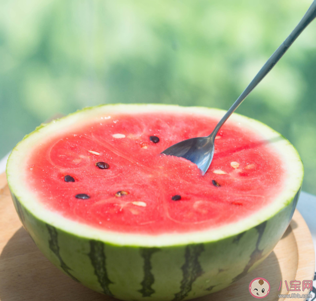 西瓜上放蒜更保鮮嗎 吃不完的西瓜怎么正確保存