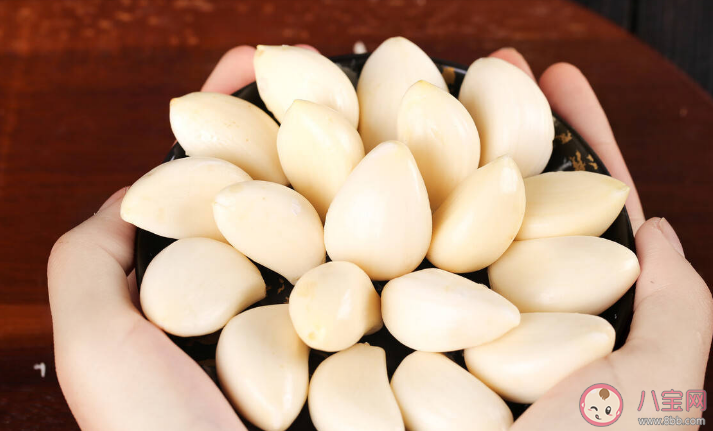 西瓜上放蒜更保鮮嗎 吃不完的西瓜怎么正確保存