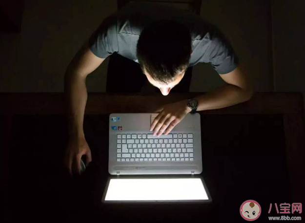 持續熬夜會給心臟健康帶來什么危害 經常熬夜對身體部位的影響 持續熬夜會給心臟健康帶來什么危害 經常熬夜對身體部位的影響