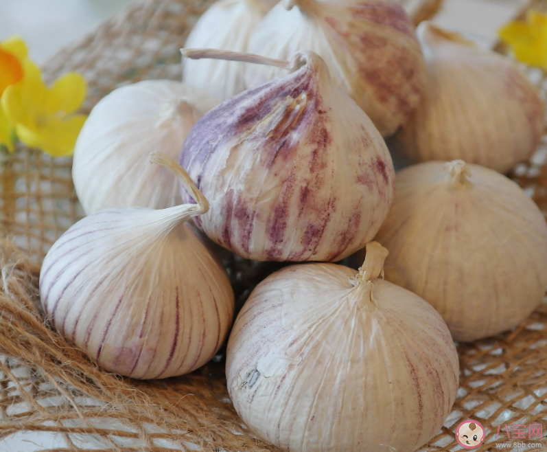 洪災后防胃腸病吃大蒜可以嗎 大蒜吃了有什么好處 洪災后防胃腸病吃大蒜可以嗎 大蒜吃了有什么好處