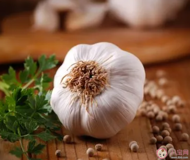 洪災后防胃腸病吃大蒜可以嗎 大蒜吃了有什么好處 洪災后防胃腸病吃大蒜可以嗎 大蒜吃了有什么好處