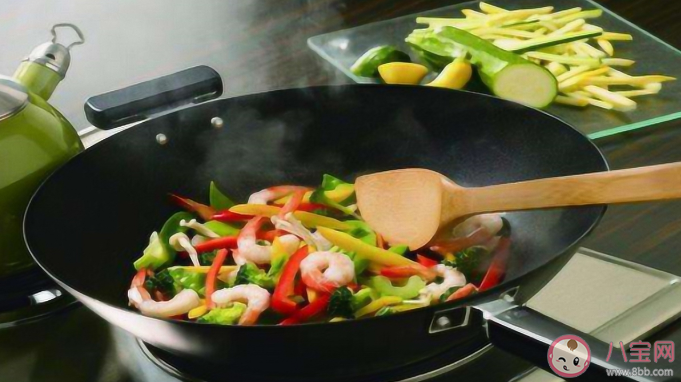 做飯的壞習慣可能導致家庭癌 炒完菜立馬關油煙機好嗎 做飯的壞習慣可能導致家庭癌 炒完菜立馬關油煙機好嗎