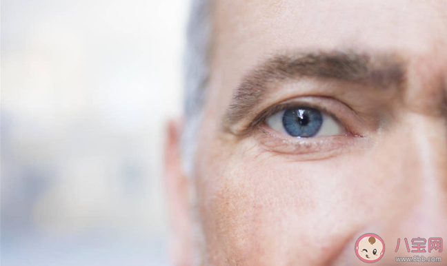 為什么電腦和手機看久了會得斜視 哪些表現可能是真斜視