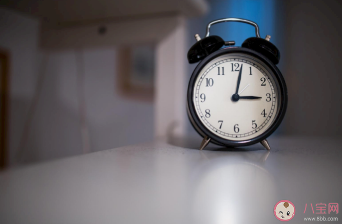 被鬧鐘驚醒和自然睡醒身體狀態有什么不同 如何正確使用鬧鐘降低傷害 被鬧鐘驚醒和自然睡醒身體狀態有什么不同 如何正確使用鬧鐘降低傷害