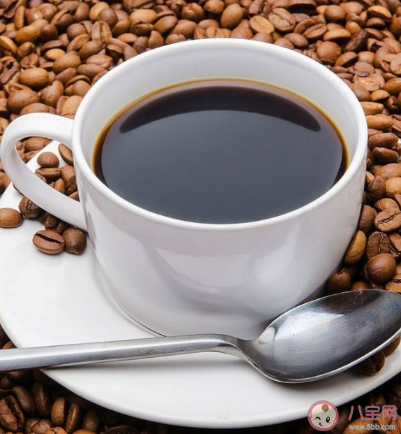 白酒加咖啡可以一起喝嗎 哪些人不建議飲用 白酒加咖啡可以一起喝嗎 哪些人不建議飲用