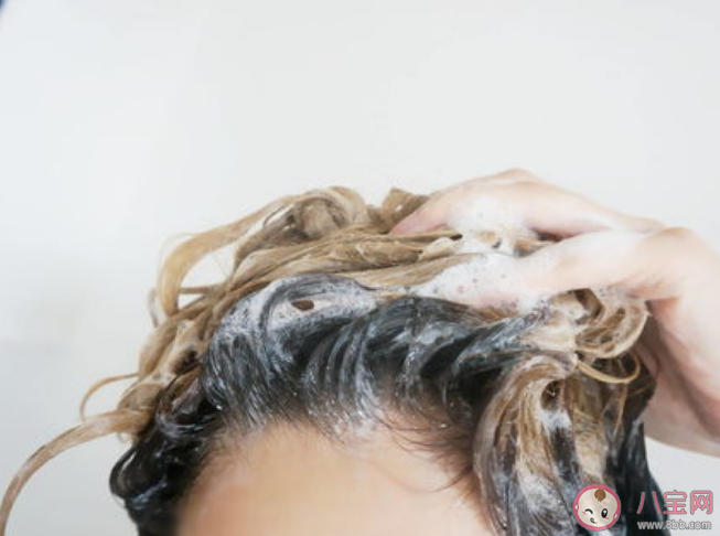 洗完頭不要長時間包頭發 洗完頭沒多久就油了怎么辦