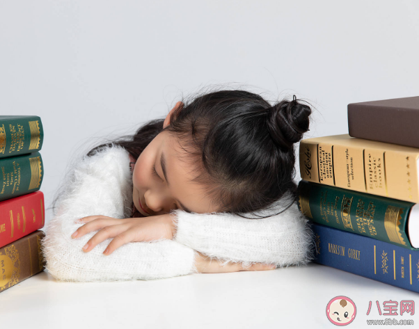 長時(shí)間趴桌睡有什么危害 沒有條件躺下休息怎么辦