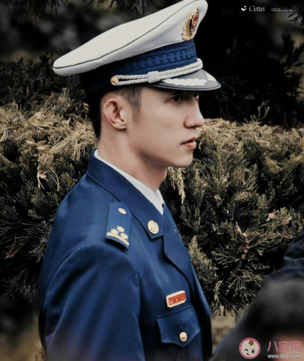 《他從火光中走來》人物關系是怎樣的 《他從火光中走來》講的是什么 《他從火光中走來》人物關系是怎樣的 《他從火光中走來》講的是什么