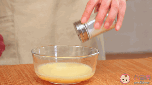 每天少吃一克鹽身體會發生什么 低鈉鹽比普通鹽好在哪里 每天少吃一克鹽身體會發生什么 低鈉鹽比普通鹽好在哪里