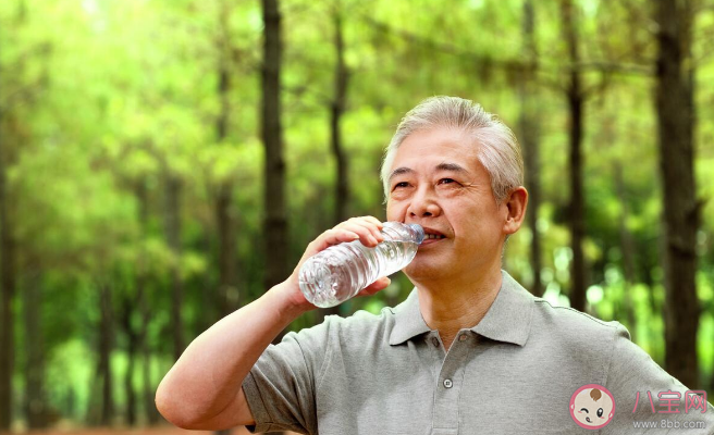 總覺得疲憊可能是身體缺水信號 身體6大信號提醒你缺水了 總覺得疲憊可能是身體缺水信號 身體6大信號提醒你缺水了