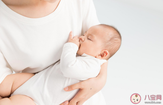 產后堵奶跟睡姿有關嗎 產后堵奶怎么做有利于乳汁排出