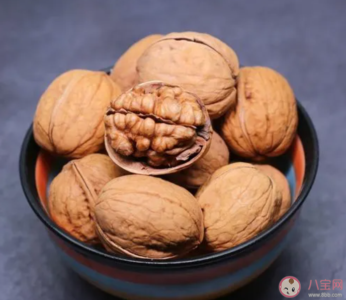 堅持吃核桃6個月會怎樣 吃核桃補腦是真的嗎