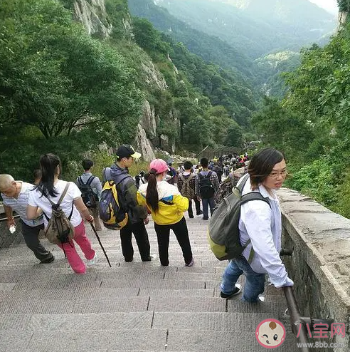 男子為徒步爬泰山把身份證存半山腰 徒步爬完泰山會有多累