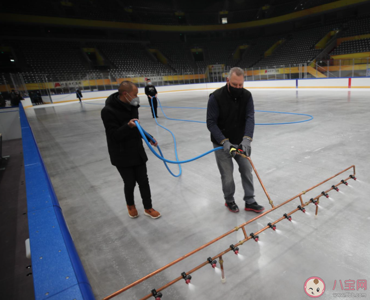 以下哪種職業(yè)是為冰上運(yùn)動鋪設(shè)賽道或場地的專業(yè)人員 螞蟻新村4月4日答案 以下哪種職業(yè)是為冰上運(yùn)動鋪設(shè)賽道或場地的專業(yè)人員 螞蟻新村4月4日答案