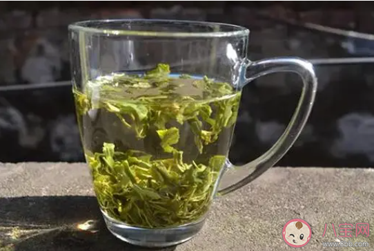 綠茶為啥不能用100度開水泡 綠茶喝了有什么好處 綠茶為啥不能用100度開水泡 綠茶喝了有什么好處